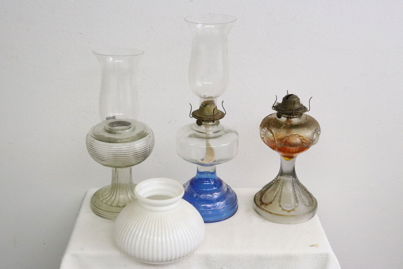 3 Victorian oil lamps (1 of 8)