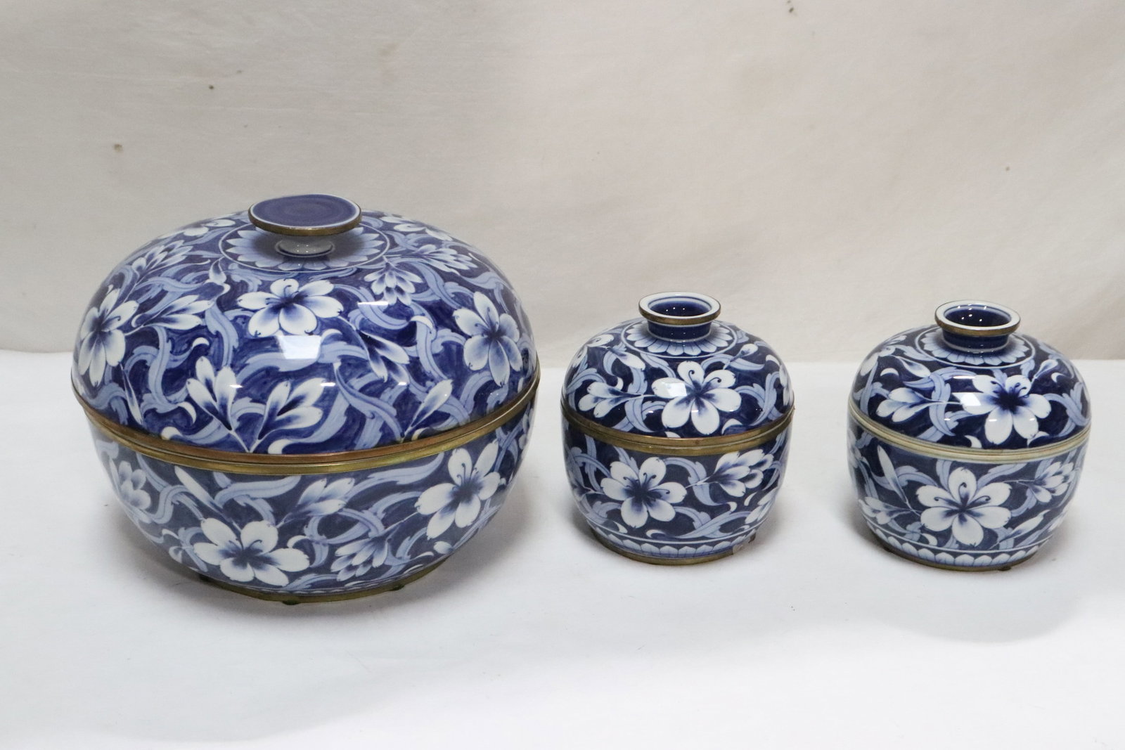 3 pieces blue and white porcelain: 3 pieces blue and white porcelain; 2 covered bowls (6.2"x5.9"dia ea, and a large covered tureen (9.8"x11.35"dia)