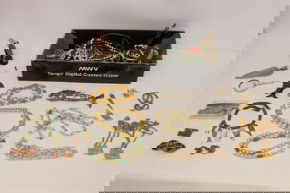 Lot of misc. jewelry