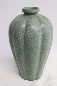 Chinese light blue glazed crackleware porcelain vase