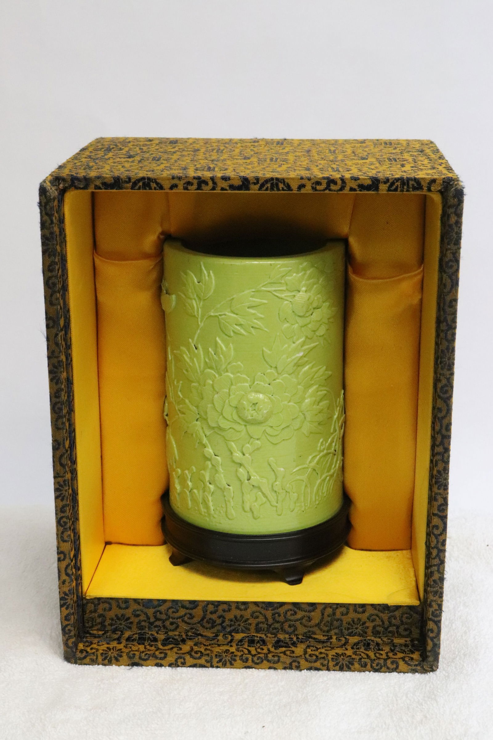 A green glazed & carved porcelain brush holder (1 of 9)