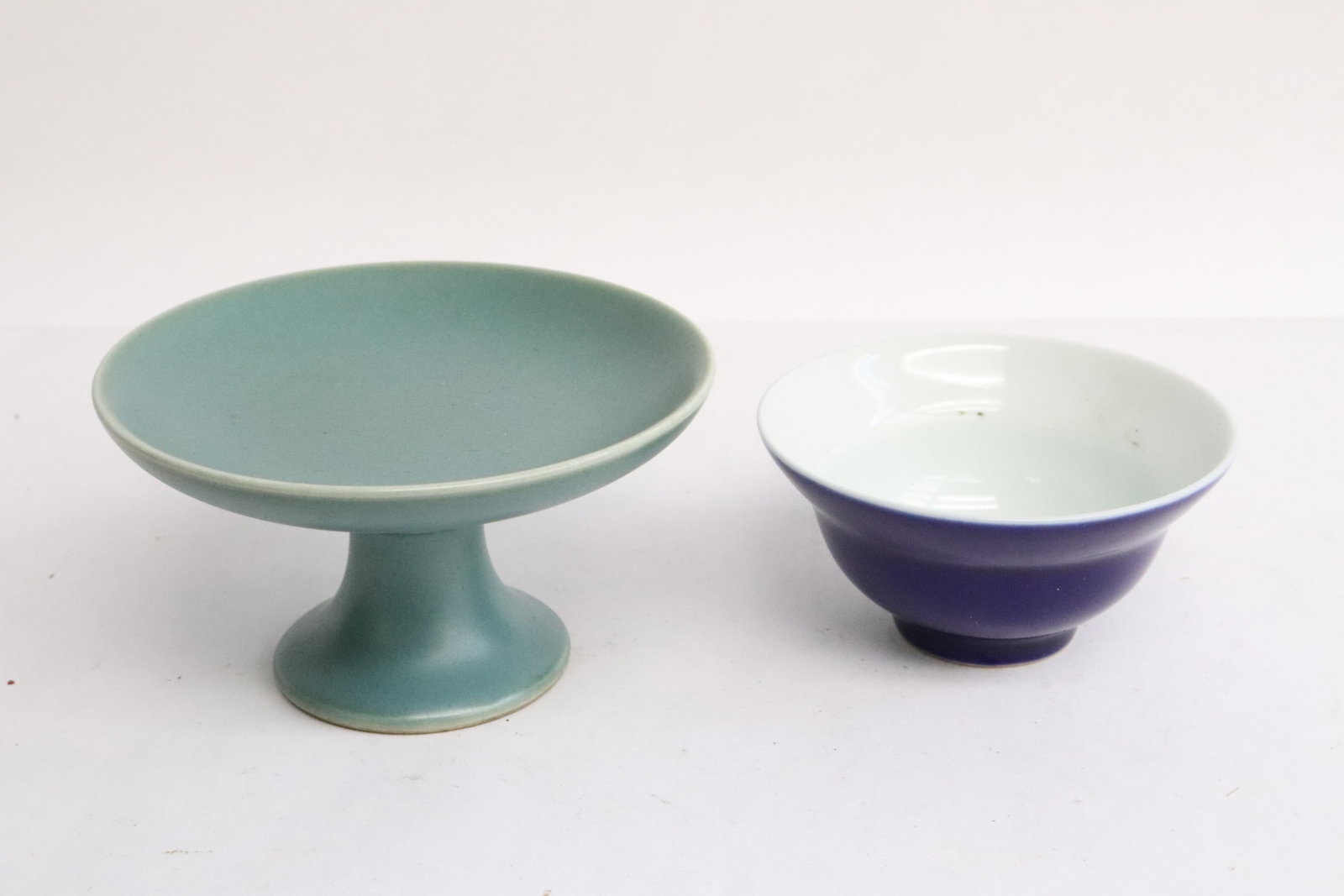 2 teapots: 2 teapots, 1.65"x3.2"dia, 2.2"x4"dia