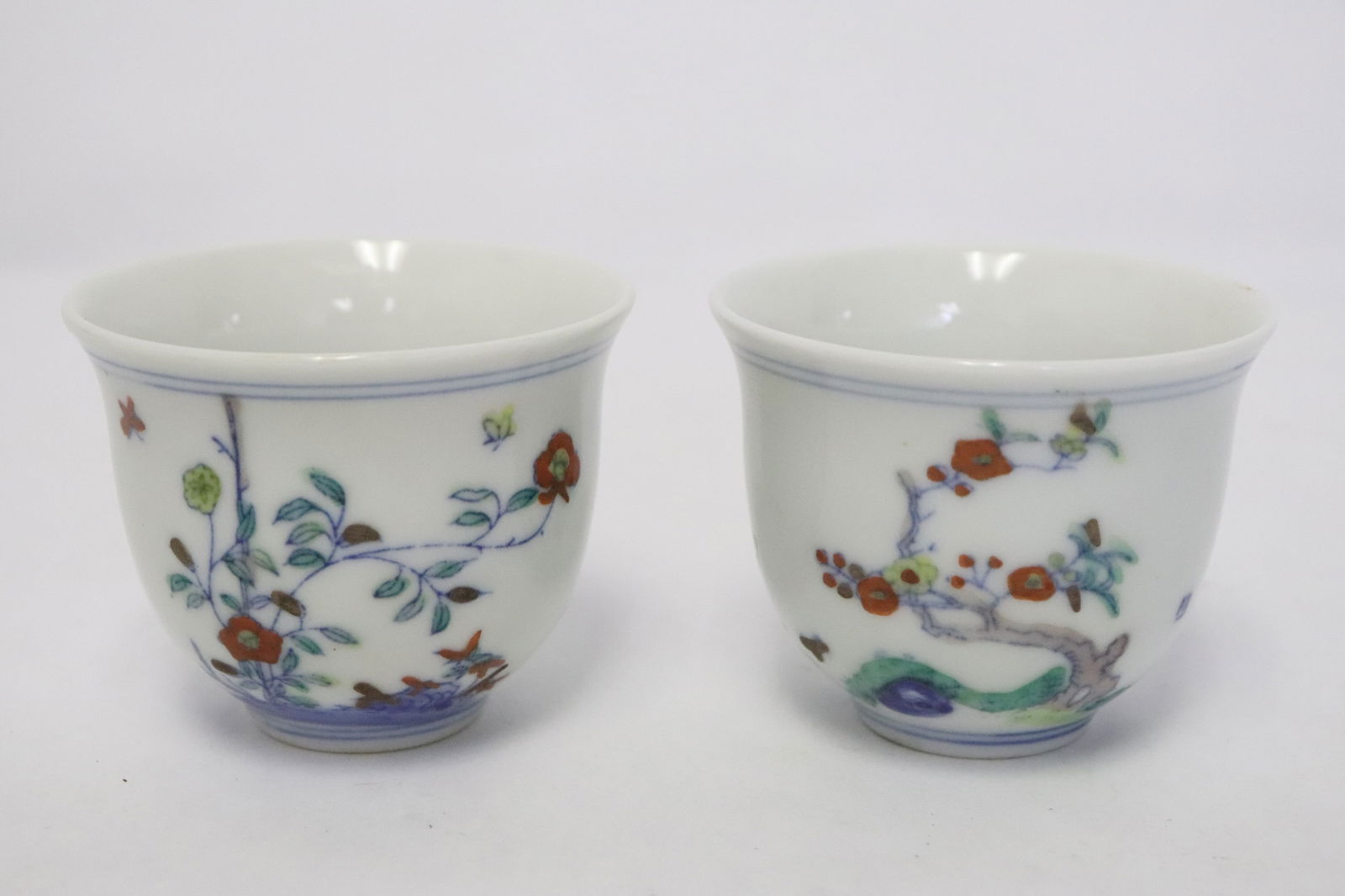 Pair Chinese famille rose porcelain tea cups: Pair Chinese famille rose porcelain tea cups, 2.1"x2.6"dia ea