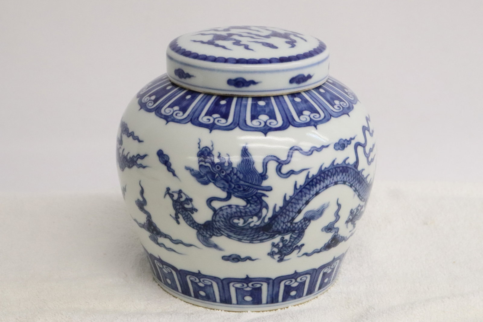 Chinese blue and white porcelain covered jar: Chinese blue and white porcelain covered jar with dragon motif decoration, 5.5"x5.75"dia