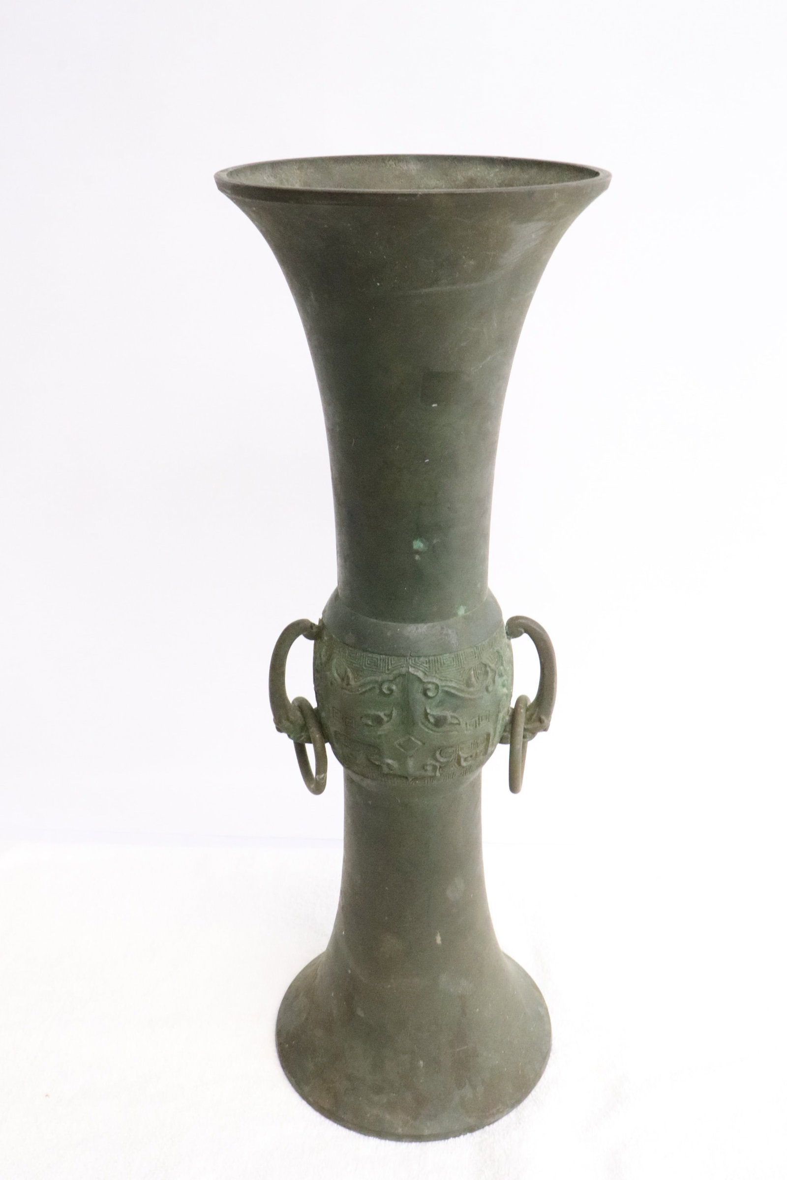 Chinese bronze gui: Chinese bronze gui with taotie mask motif decoration in relief, drilled, 15.65"x5.3"dia