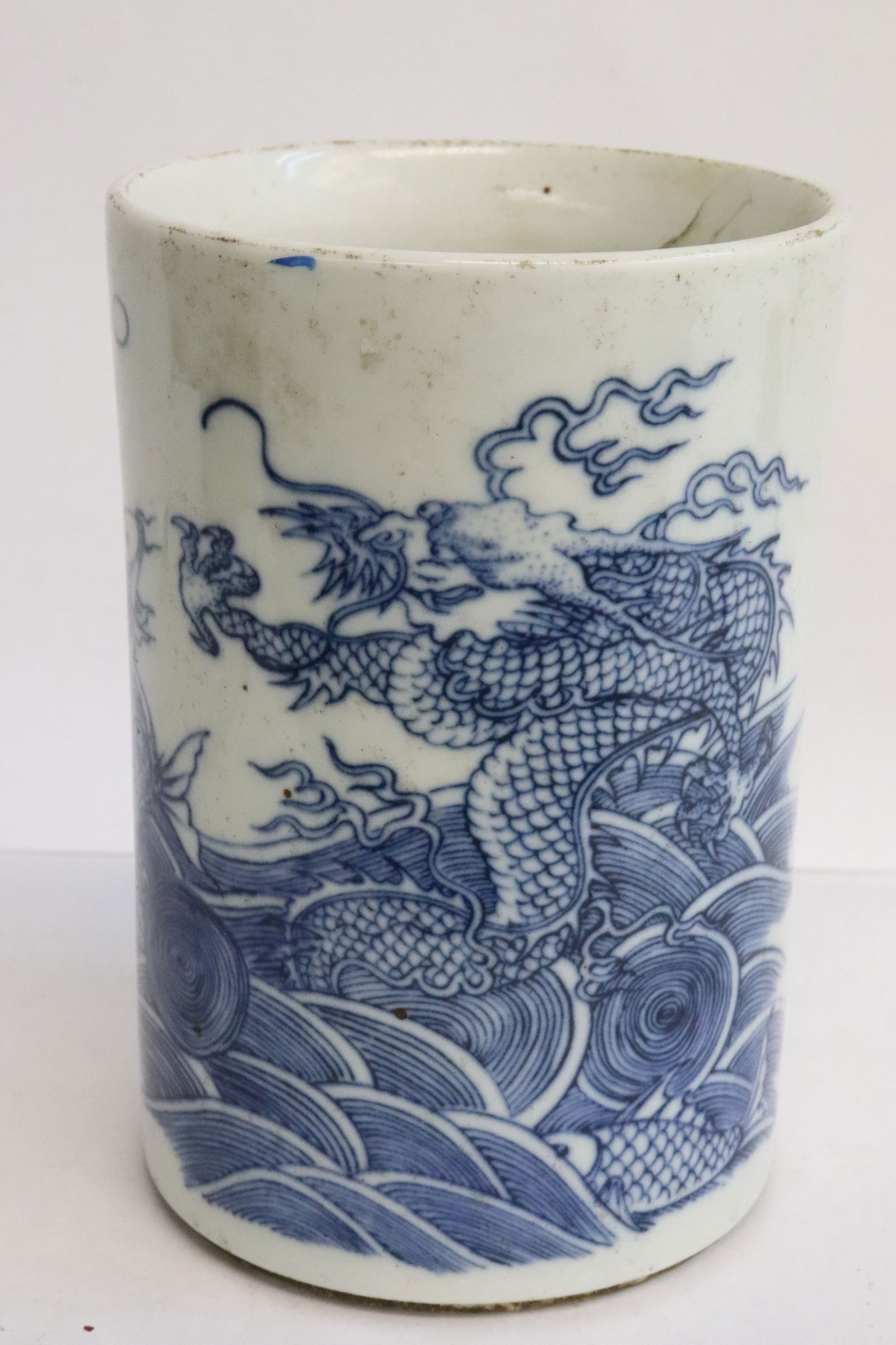Chinese blue and white porcelain brush holder: Chinese blue and white porcelain brush holder, 6.35"x4.3"dia
