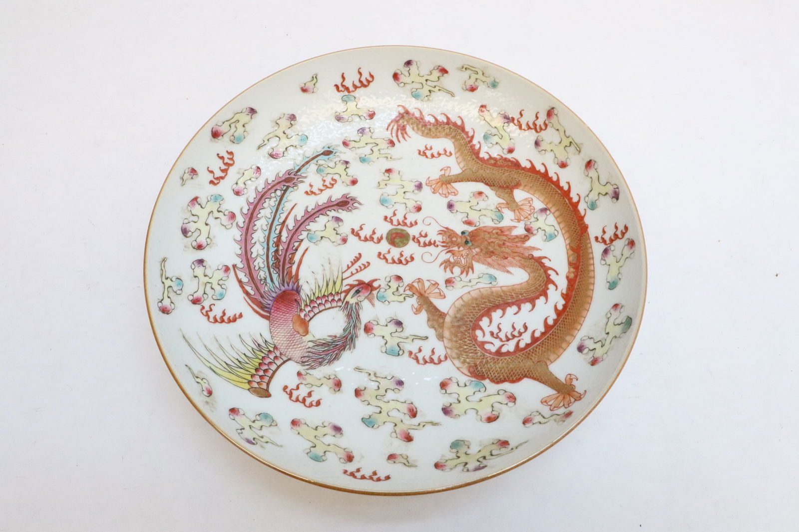 Chinese famille rose porcelain plate: Chinese famille rose porcelain plate with dragon and phoenix motif decoration, 1.8"x8.8"dia