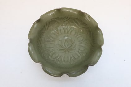 A Song style porcelain bowl with fluted edge