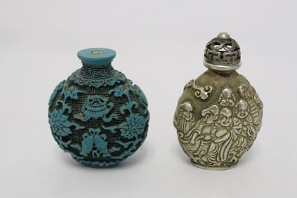 2 snuff bottles
