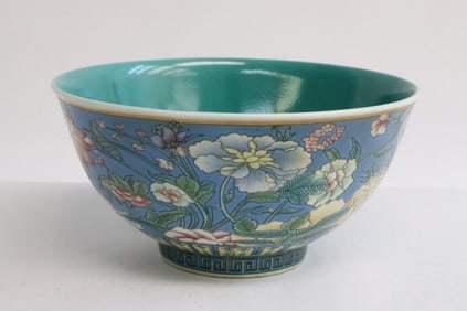 Fine famille rose porcelain bowl
