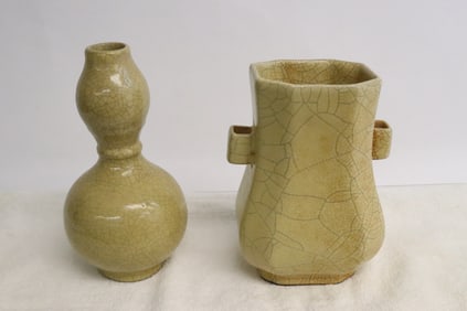 2 Chinese crackleware porcelain vases