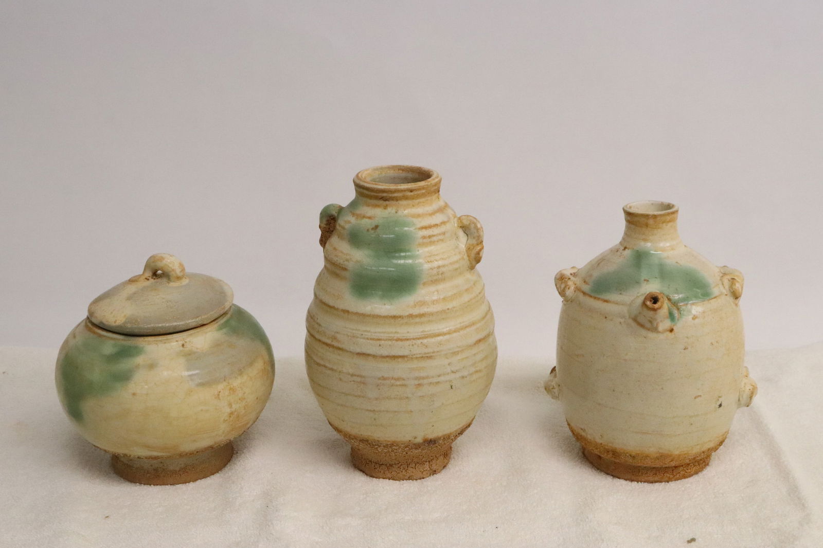 3 pieces Chinese earthenware: 3 pieces Chinese earthenware, 4.75"x4.65"dia - 6.35"x4.15"dia