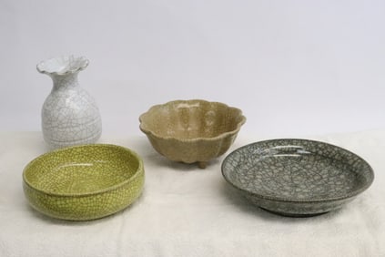 4 pieces crackleware porcelain
