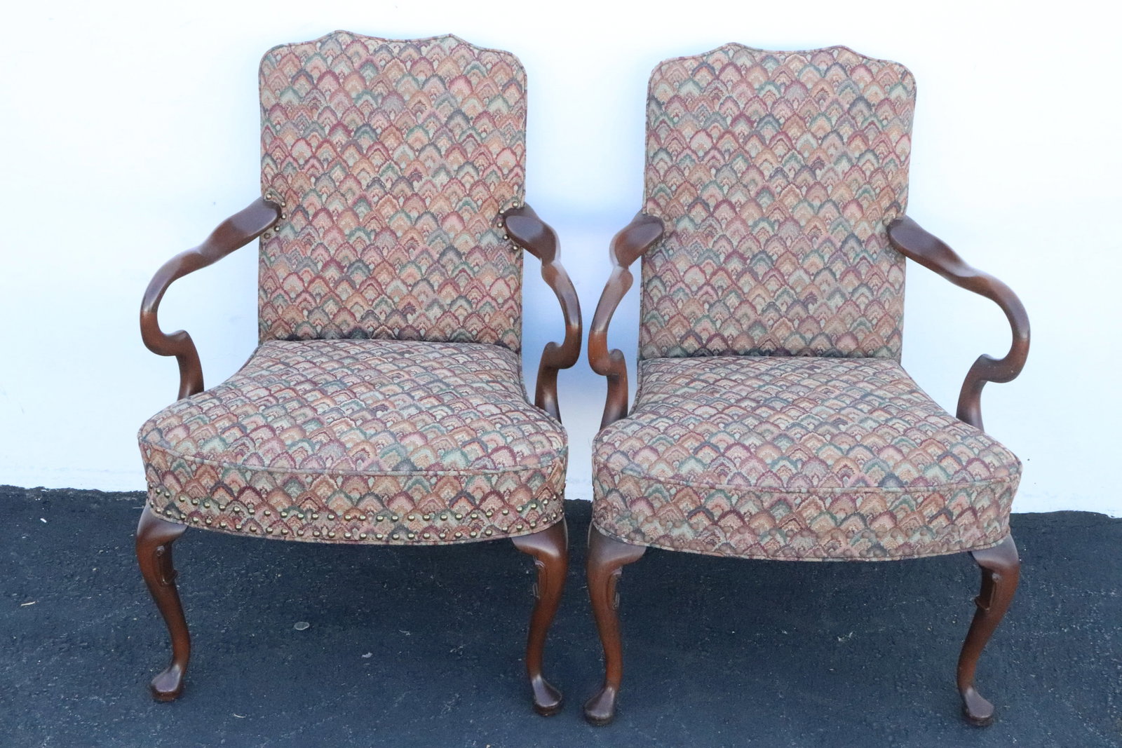 Pair Ethan Allen mahogany armchairs: Pair Ethan Allen mahogany Queen Anne style armchairs, 37.8"x26.4"x26.6" ea