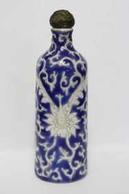 Chinese 18th/19th c. porcelain snuff bottle, Qianlong mark