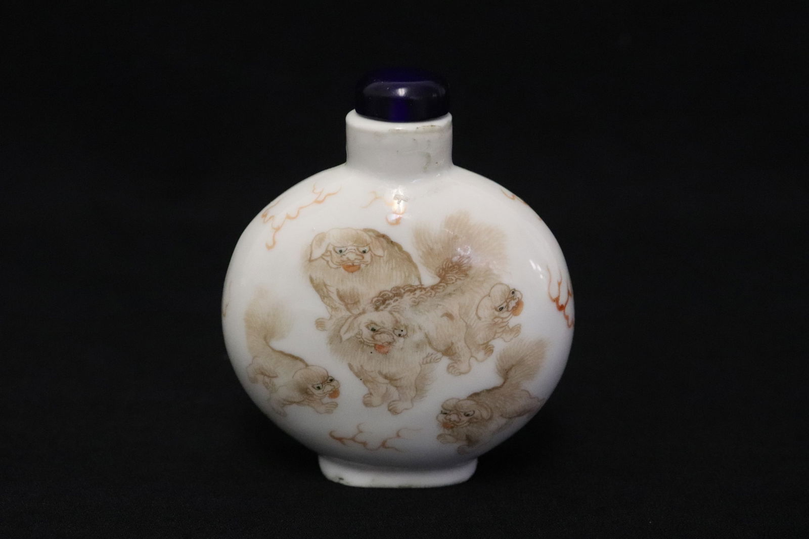 Chinese 19th c. porcelain snuff bottle, Qianlong mark (1 of 9)