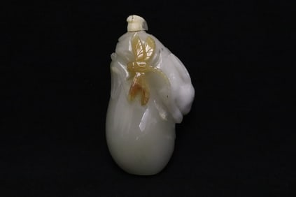 Chinese 18th/19th c, hetian jade carved snuff bottle
