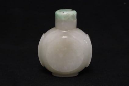 Chinese 18th/19th c. hetian white jade carved snuff bottle