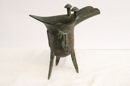 Chinese archaic bronze jue, c1000BC