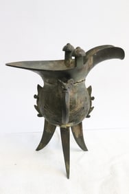 Chinese archaic bronze jue, c1000BC