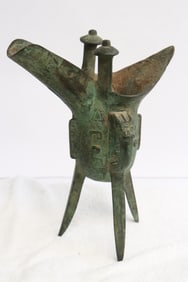 Chinese archaic bronze jue, c1000BC
