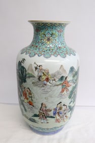 Chinese early 20th century famille rose porcelain vase