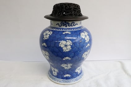 Chinese 17th c. blue and white porcelain jar