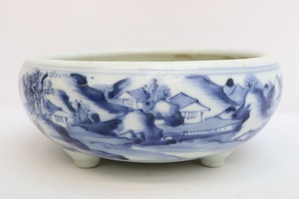 Chinese 17th c. blue & white porcelain brush wash