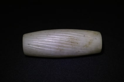 Chinese 18th/19th century light celadon jade drop