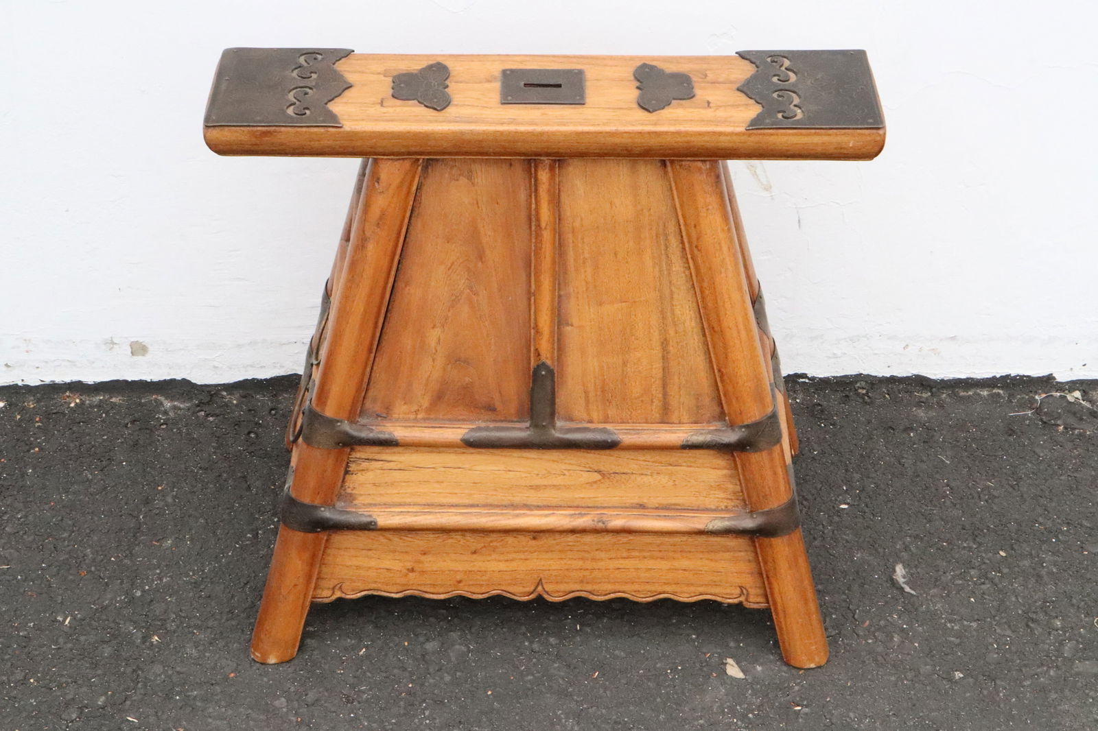 Chinese 19th c. seating bench for street barber (1 of 10)