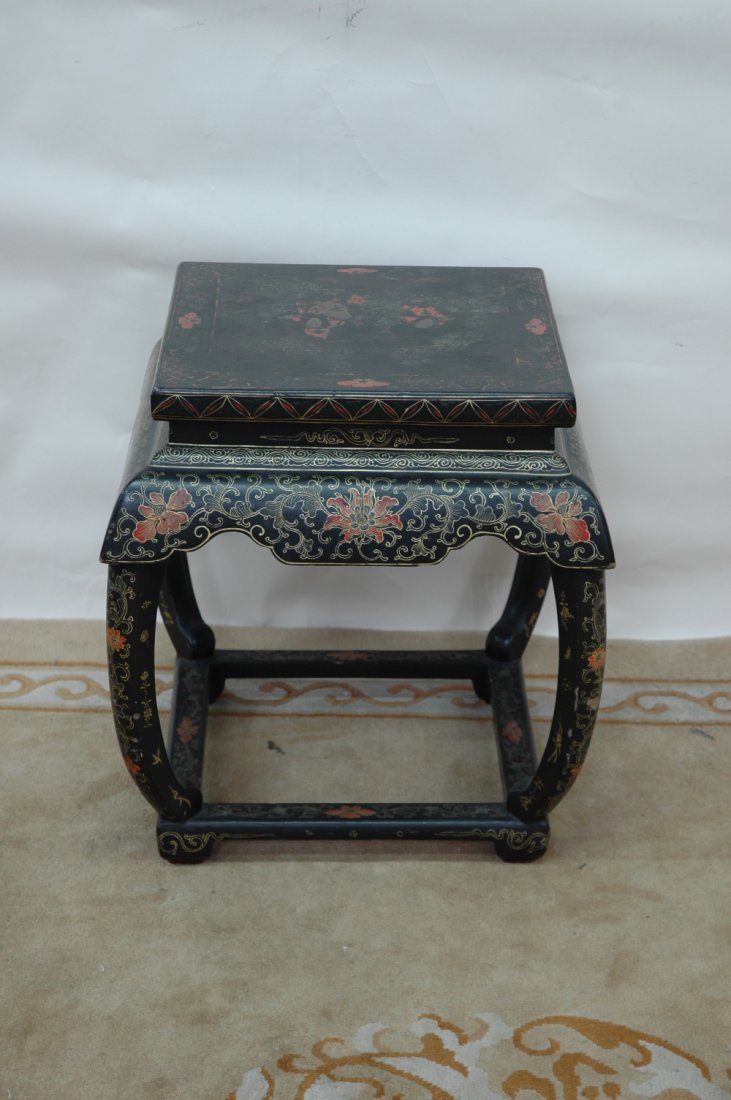 Early 20th century Chinese chinerserie stool: Early 20th century Chinese chinerserie stool, 18.75"Hx17.25"x17.25"