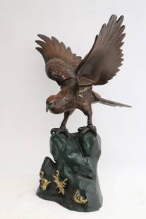 Fine bronze sculpture of eagle: Fine bronze sculpture of eagle, 18.5"H