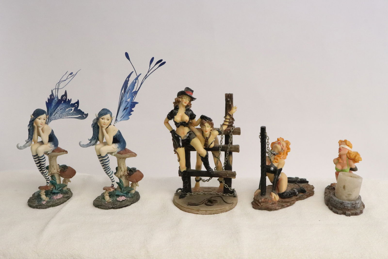 5 resin figures (1 of 9)