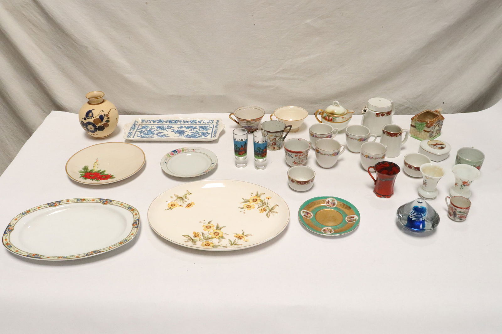 Lot of misc.; porcelain, glass, etc. (1 of 10)