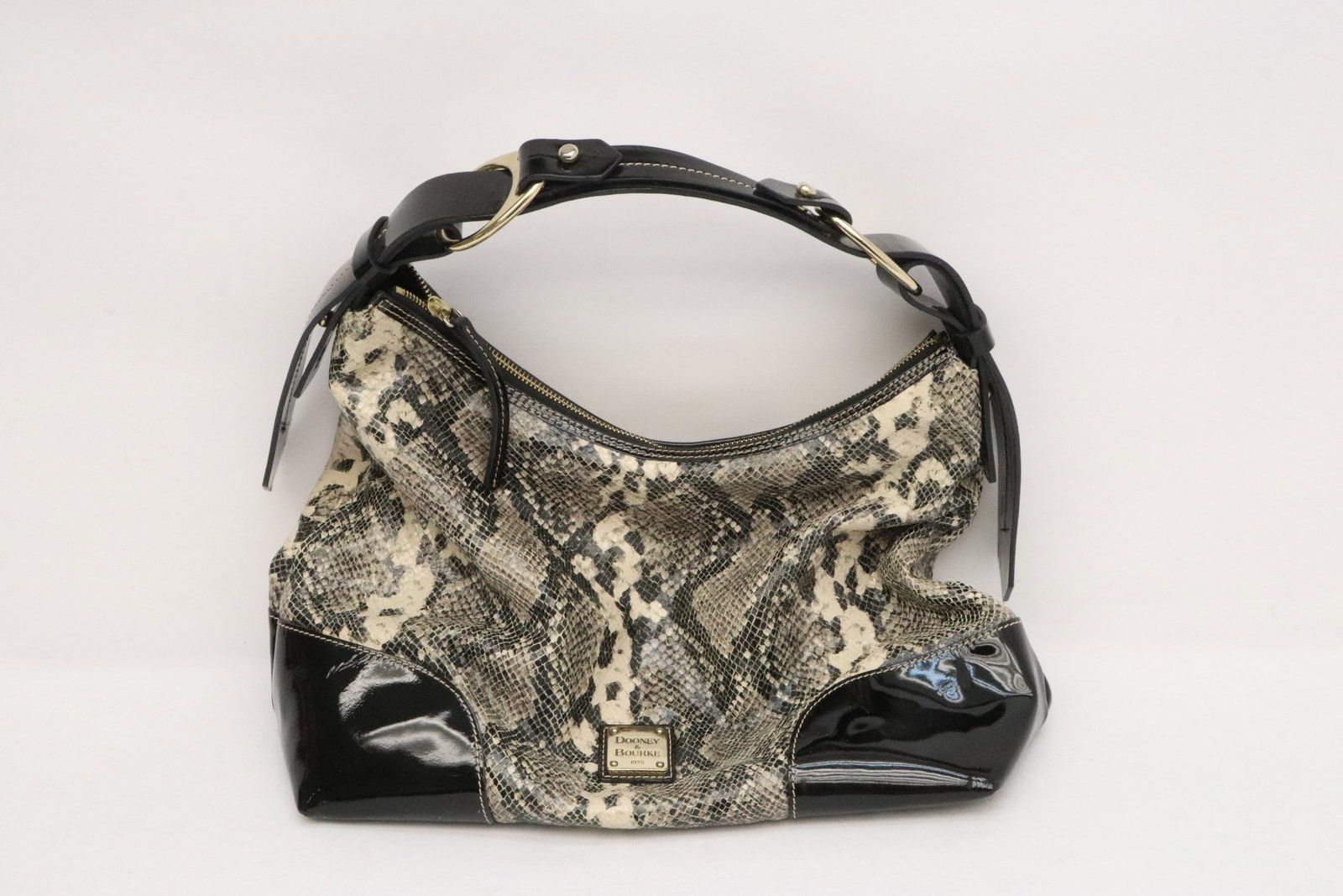 A Dooney and Bourke lady's handbag: A Dooney and Bourke lady's handbag, 15.7"x16.7"x6.3"