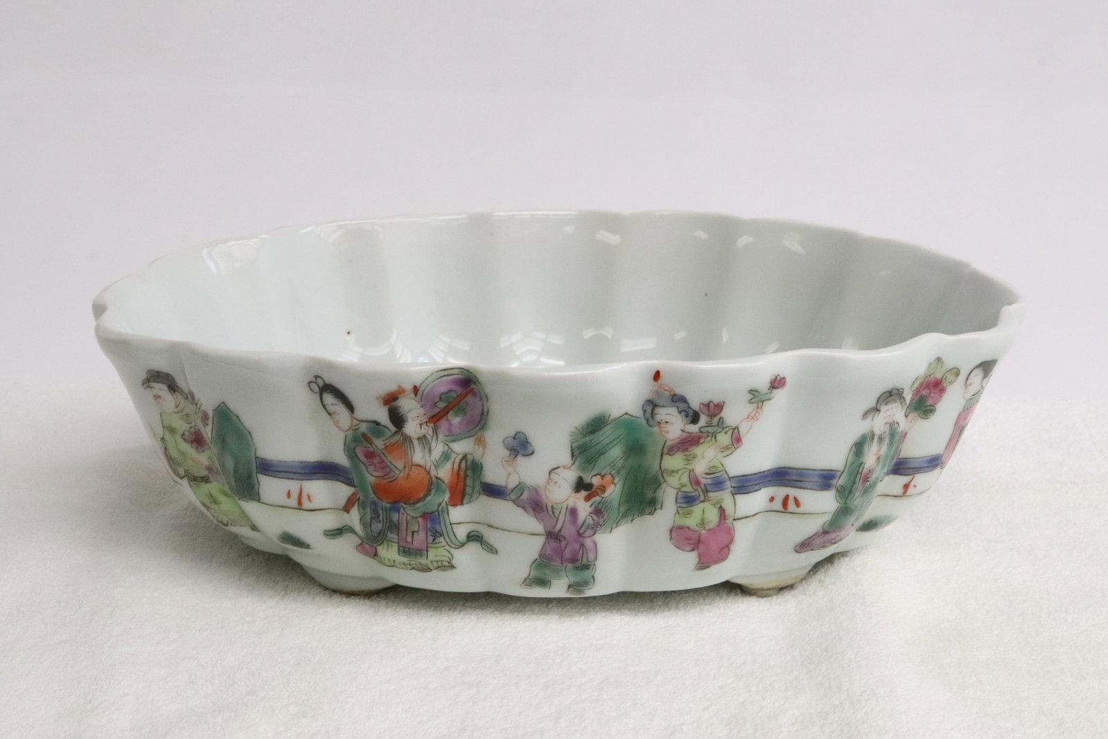 Famille rose oval bowl with fluted edge: Famille rose oval bowl with fluted edge, 2.7"x9.2"x7"