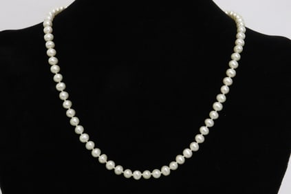 Cultured pearl necklace with 14K Y/G clasp