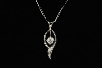 14K W/G diamond pendant w/ 14K W/G necklace