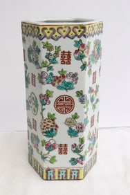 Chinese famille rose porcelain hat vase