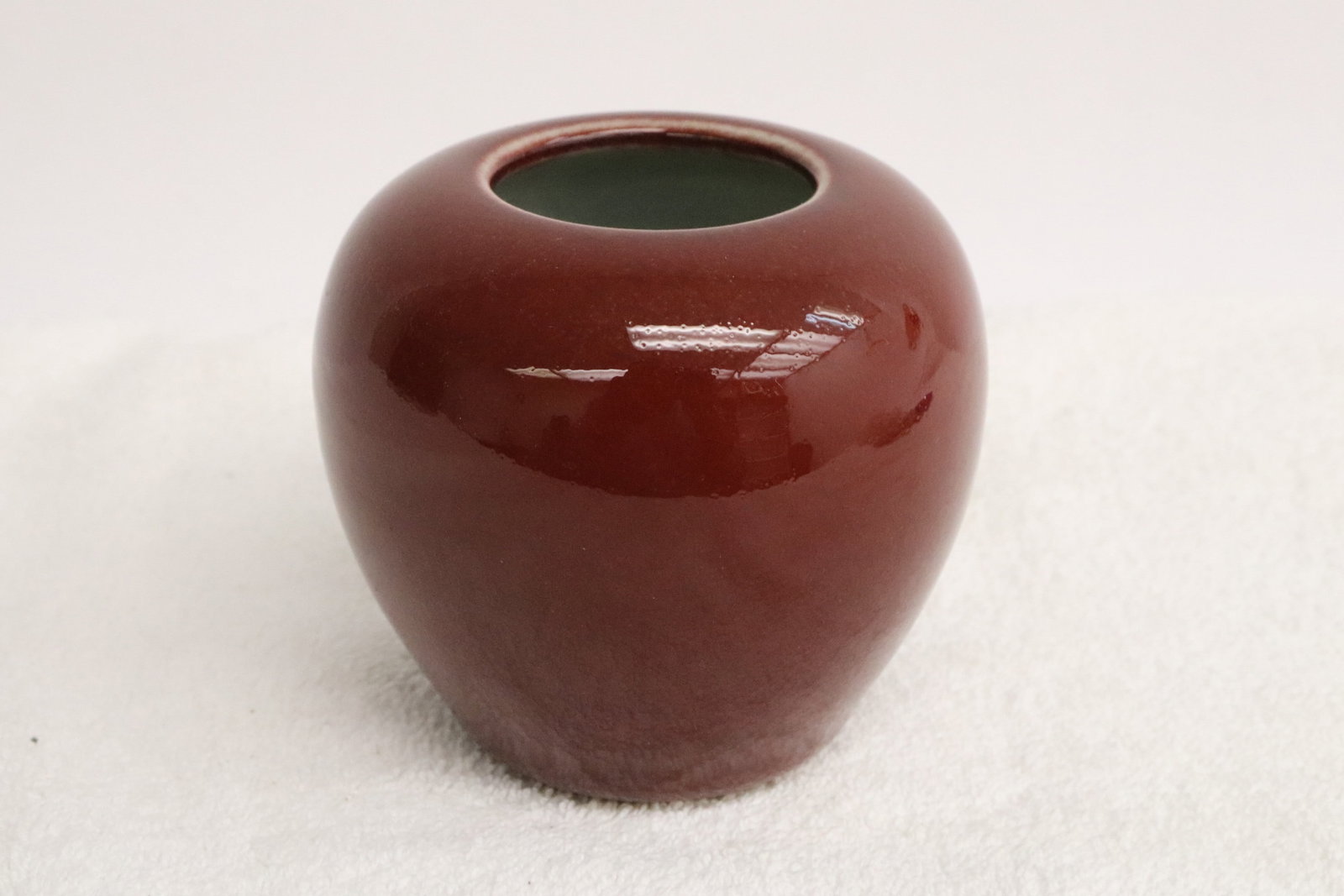 Chinese red glazed porcelain water dripper: Chinese red glazed porcelain water dripper, 2.8"x3.1"dia