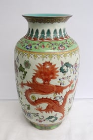 A beautiful famille rose porcelain jar