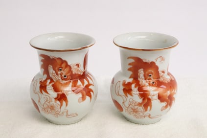 Pair Chinese red and white porcelain small jars