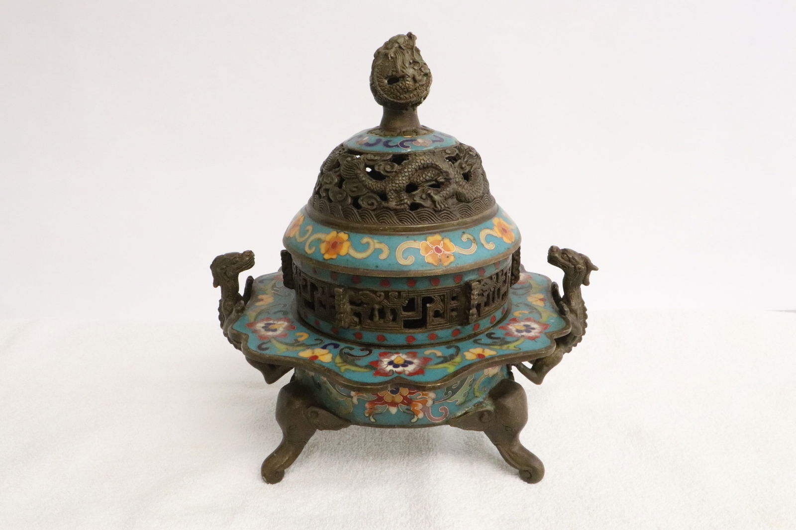 Chinese bronze based cloisonne covered censer: Fine Chinese bronze based cloisonne covered censer, 7.95"x7.3"x6.4"