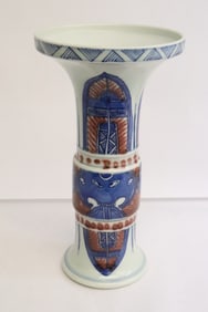 Chinese wucai porcelain trumpet vase