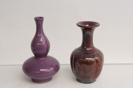 2 porcelain vases