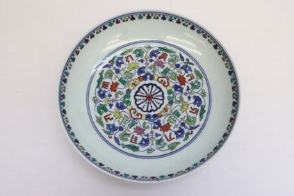 Chinese wucai porcelain plate