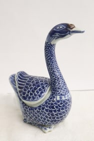 Fine Chinese blue and white covered censer
