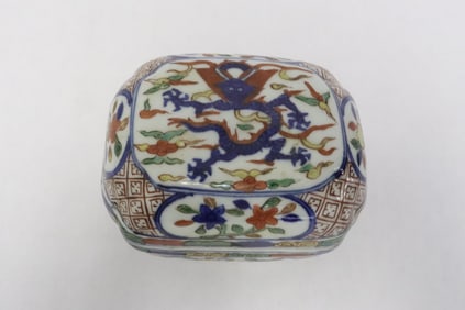 Chinese doucai porcelain covered rectangular box