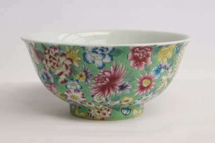 Fine Chinese famille rose porcelain bowl