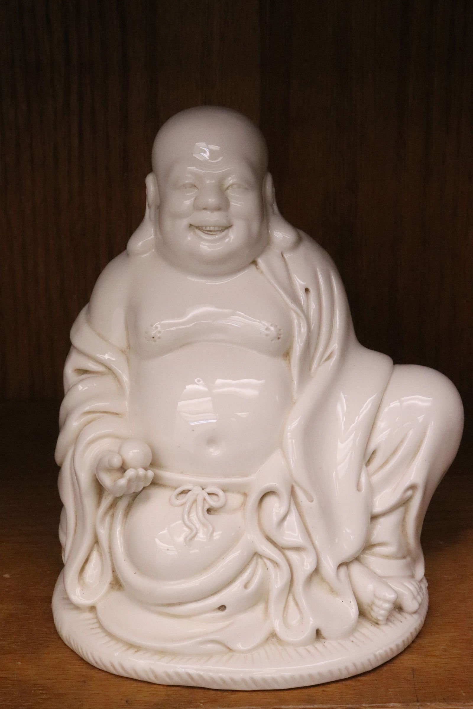 Blanc de shin sculpture of deity (1 of 10)